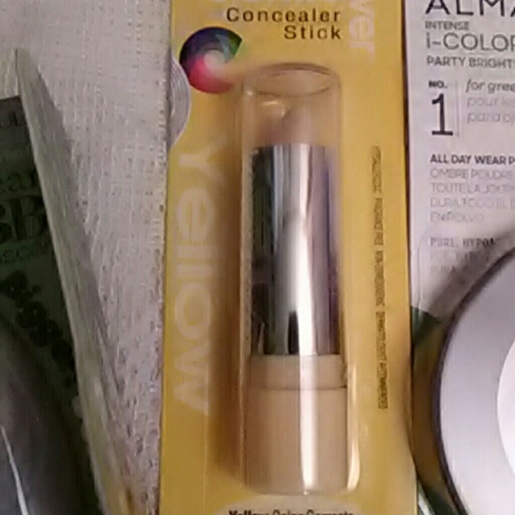 Makeup - Picture 3 of 8